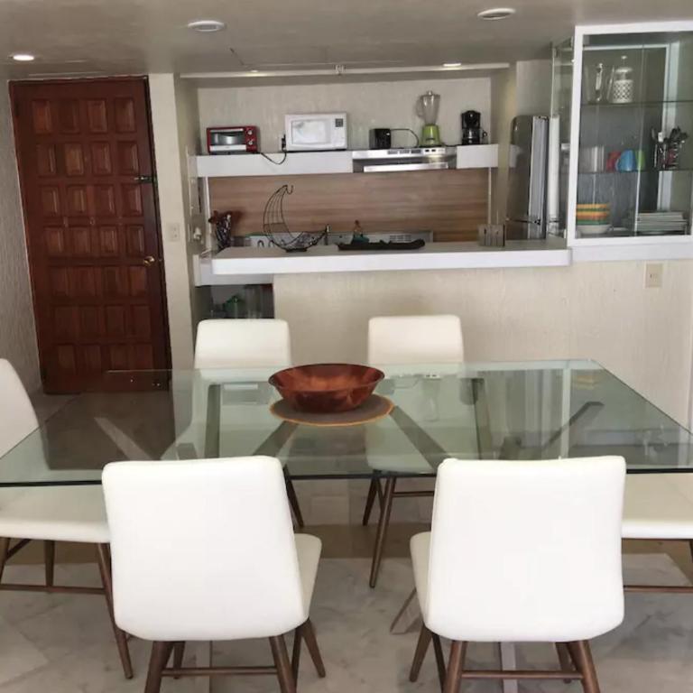 Beachfront Getaway Condo - Apartment with Garden View - 12