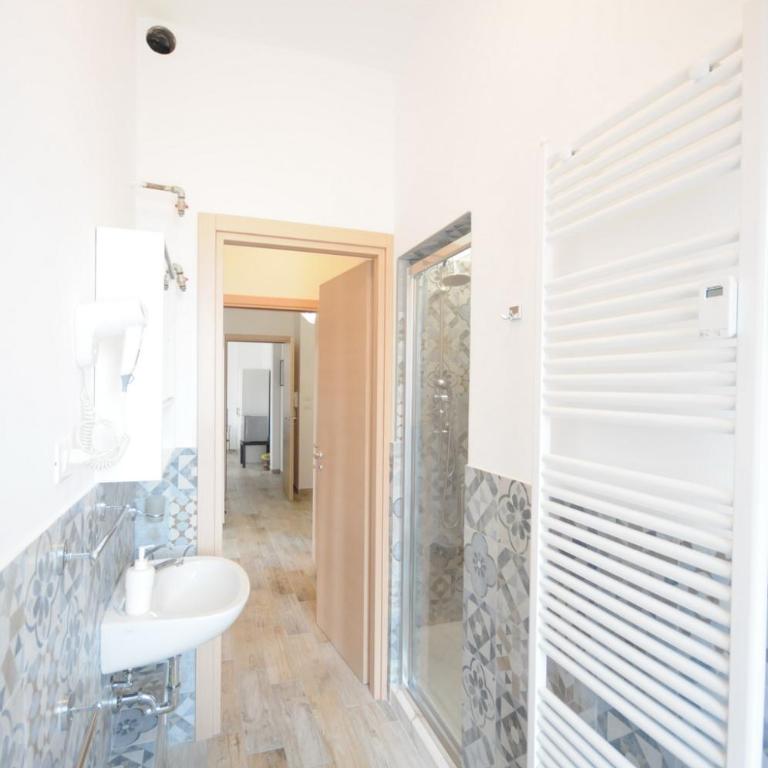 Cortesia 4 - Camera Matrimoniale/Doppia con Letti Singoli con Bagno Privato - 2