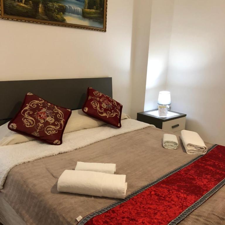 BB Stay Station - Camera Matrimoniale con Bagno in Comune - 8