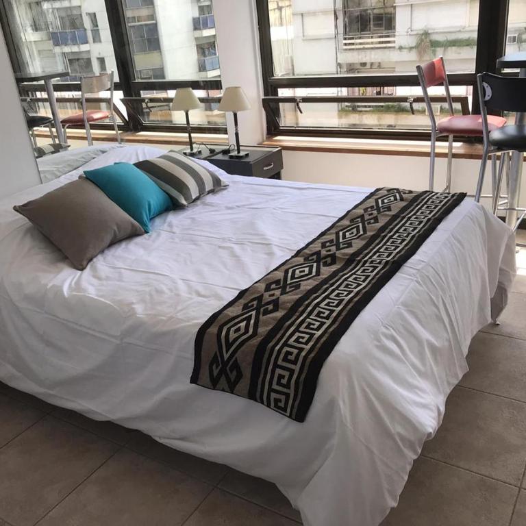 Tango Pop Junto al Obelisco en 820 Avenida Corrientes - Apartamento - 1