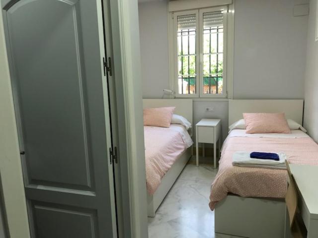 Colegio Mayor Careu - Women Only - University Community - Habitación Individual con baño privado - Solo mujeres - 3