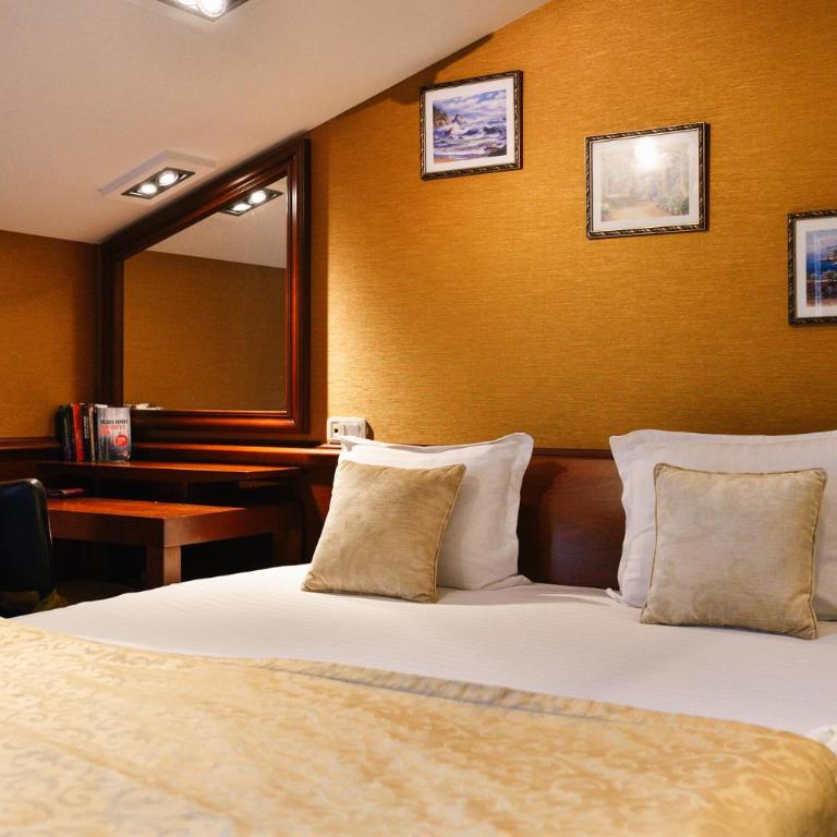 Luxury Sea Residence by Kristina - Deluxe Double Room with Bath - 26