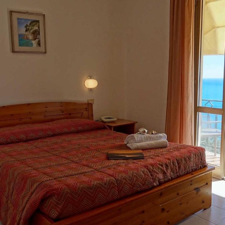 Hotel Rosita - Camera Matrimoniale con Balcone e Vista Mare - 7