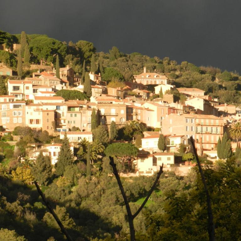 Hôtel Paradis - Chambre Double - Vue sur Village - 1