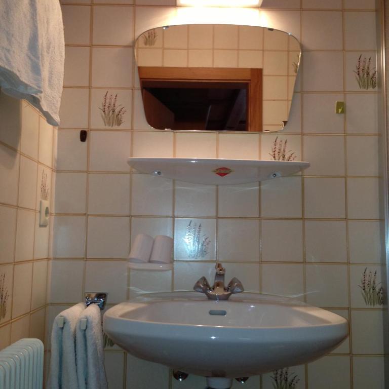 Haus Waldrast - Three-Bedroom Apartment with Balcony - 7