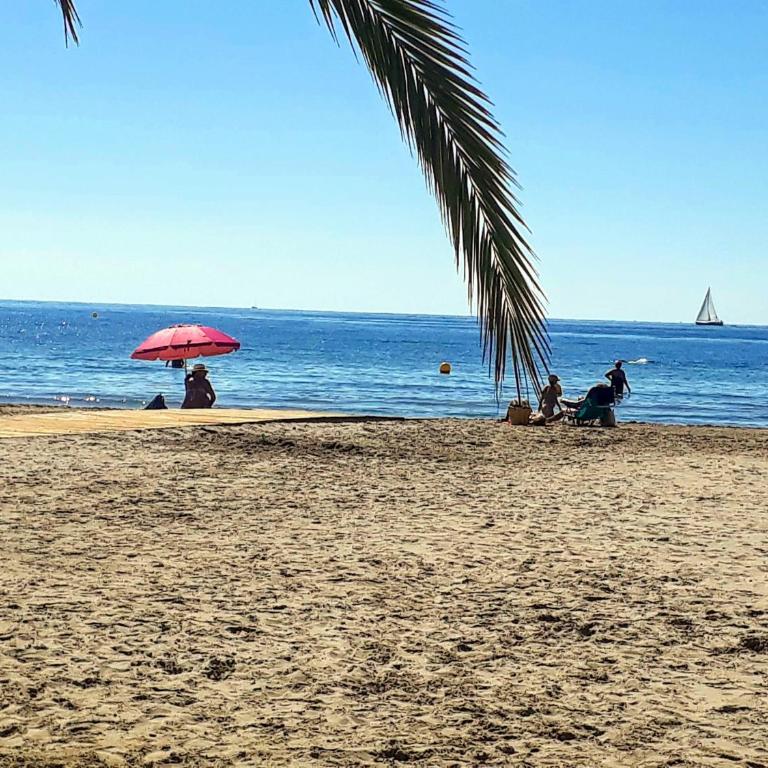 2 bedroom's flat on the beach, City center, 1 line - Apartamento de 2 dormitorios - 30