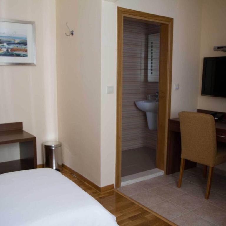 Hotel M - Double or Twin Room - 9