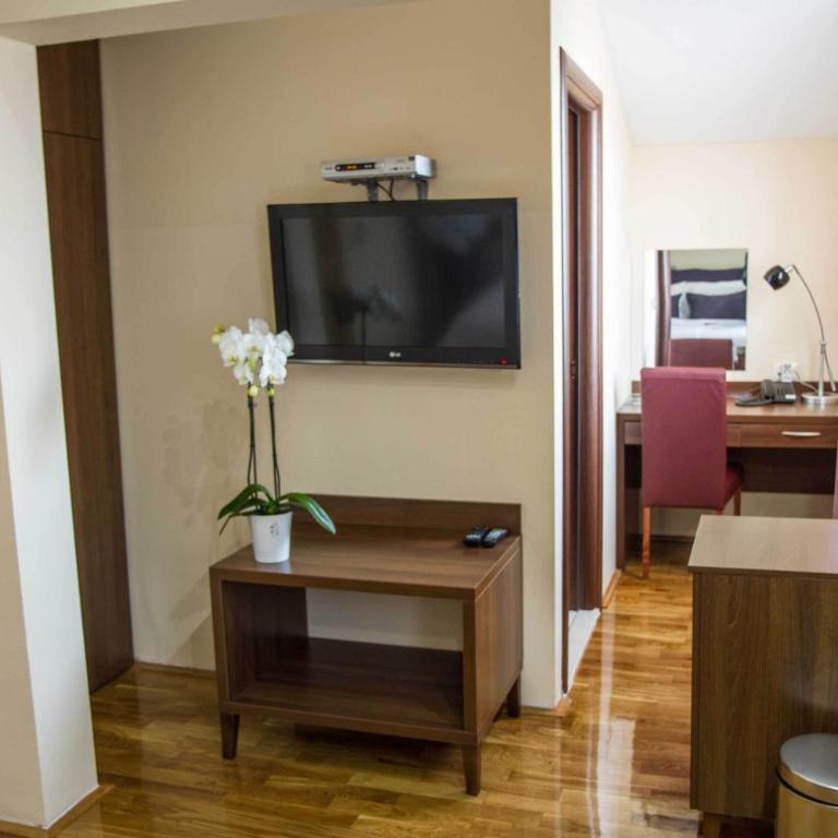 Hotel M - Double Room - 6