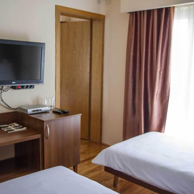 Hotel M - Quadruple Room - 4