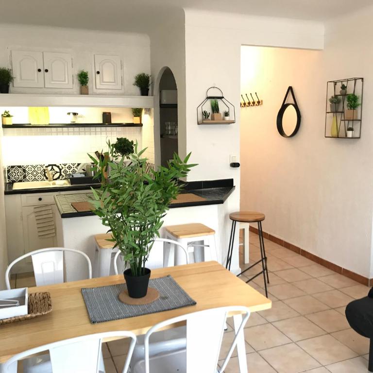 Superbe ! Appart T3 - Vue mer - Garage - Appartement 2 Chambres - 9
