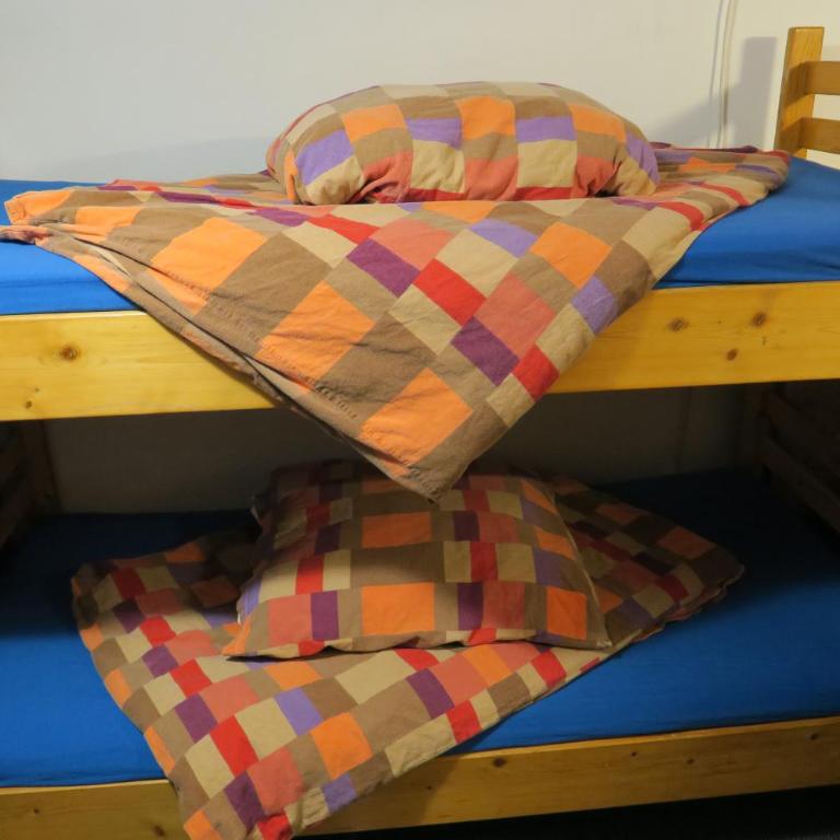 SnowBunnys BackPackers Hostel - Posto Letto in Dormitorio Misto con 6 Letti - 3
