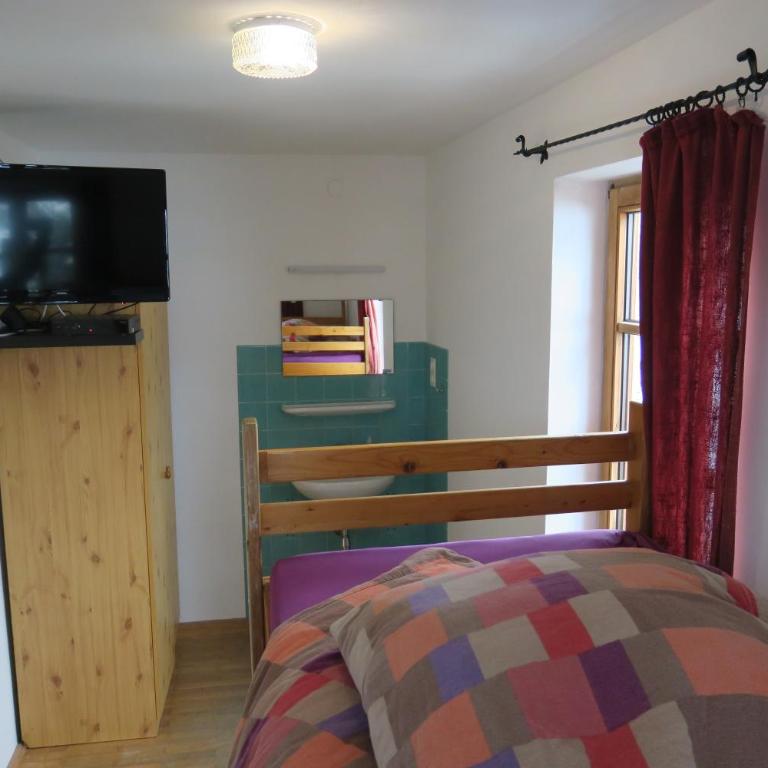 SnowBunnys BackPackers Hostel - Camera Doppia con Letti Singoli e Bagno in Comune - 7