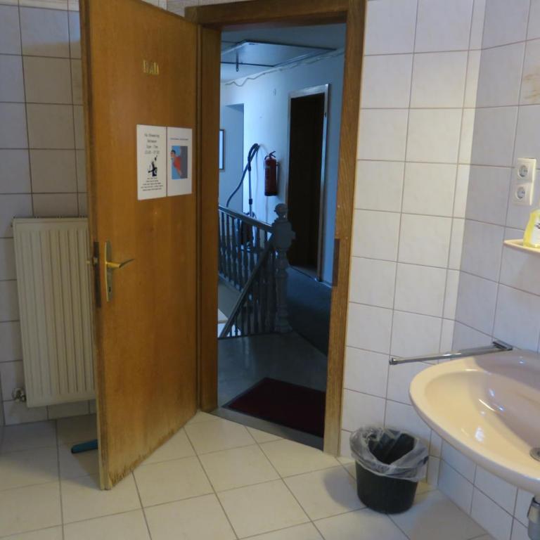 SnowBunnys BackPackers Hostel - Camera Matrimoniale con Bagno in Comune - 12