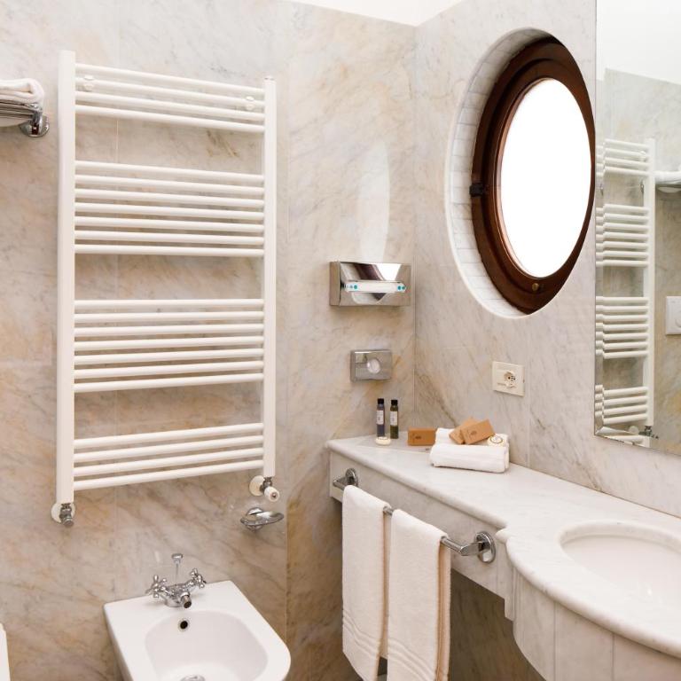Hotel Palazzo Guardati - Deluxe Single Room with Sea View - 8