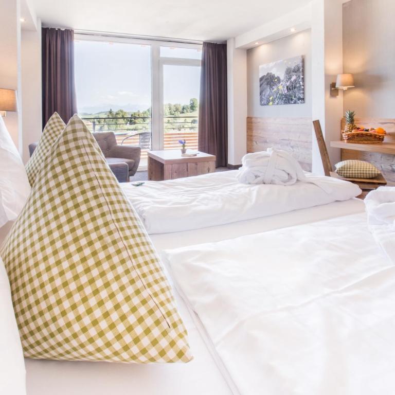 Hotel Nesselwanger Hof - Superior Doppelzimmer mit Balkon/Terrasse und Bergblick - 2