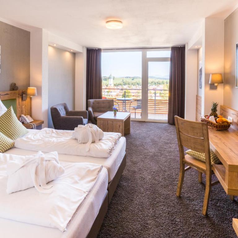 Hotel Nesselwanger Hof - Premium Doppelzimmer mit Balkon/Terrasse und Bergblick - 2