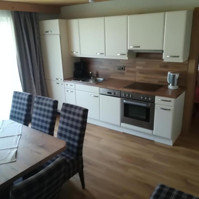 Gästehaus Hochmuth - Apartment mit 3 Schlafzimmern und Balkon - 4