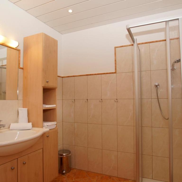Haus Peter Schiestl - Three-Bedroom Apartment - 10
