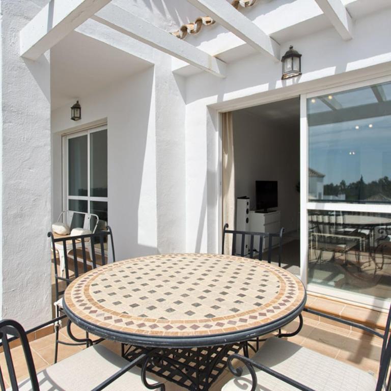 Senorio de Gonzaga Great 2 bedroom apartment with a lovely community pool in the heart of Nueva Andalucia - Apartamento - 26