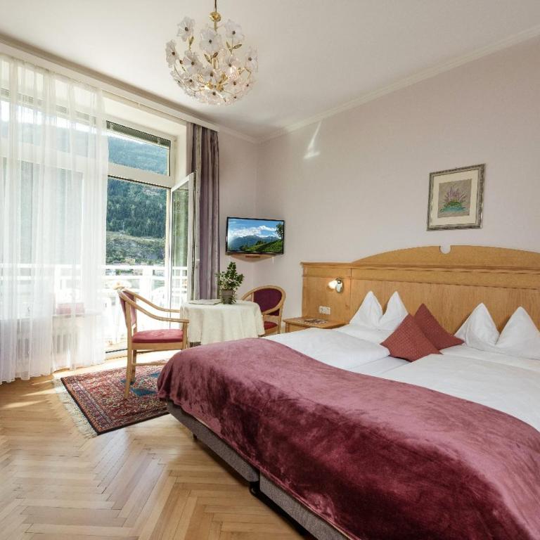 Hotel Alpenblick - Zimmer mit Balkon und Panoramaaussicht - 4
