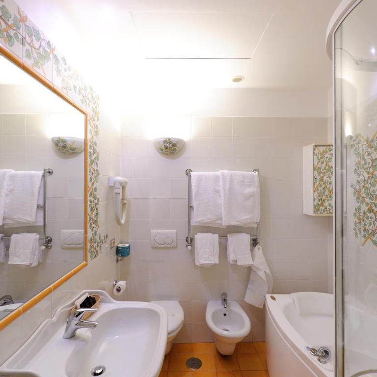 Hotel La Bussola - Camera Superior Matrimoniale/Doppia con Letti Singoli con Vista Mare - 15