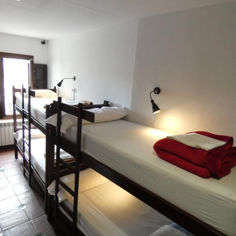 Oasis Backpackers' Hostel Granada - Bed in 4-Bed Mixed Dormitory Room - 1