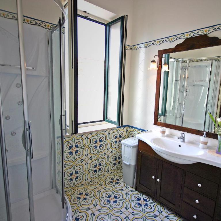 Sorrento Inn Guesthouse - Camera Familiare (2 Adulti + 2 Bambini) - 4