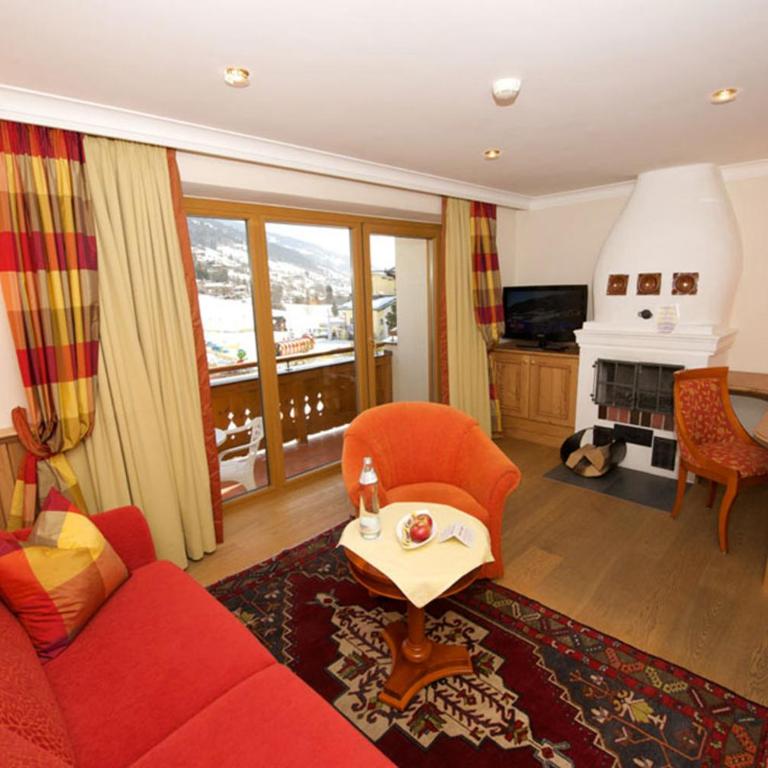 JUFA Alpenhotel Saalbach - Comfort Suite mit 2 Schlafzimmern - 3