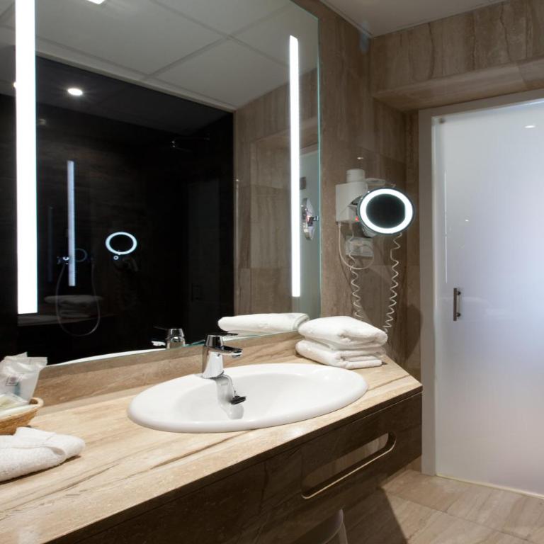 Hotel Europa - Superior Double or Twin Room with View - 4