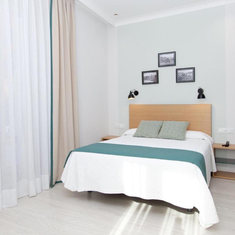 Hotel Europa - Single Room with Puerta del Sol Views - 2