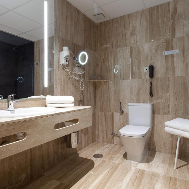 Hotel Europa - Superior Double or Twin Room with View - 2