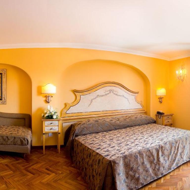 Hotel Palazzo Guardati - Deluxe Triple Room with Sea View - 4