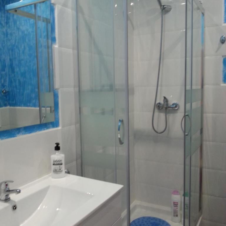 Fira Plaza España Apartment 3ʳᵈ Floor Balcony - Three-Bedroom Apartment - 9
