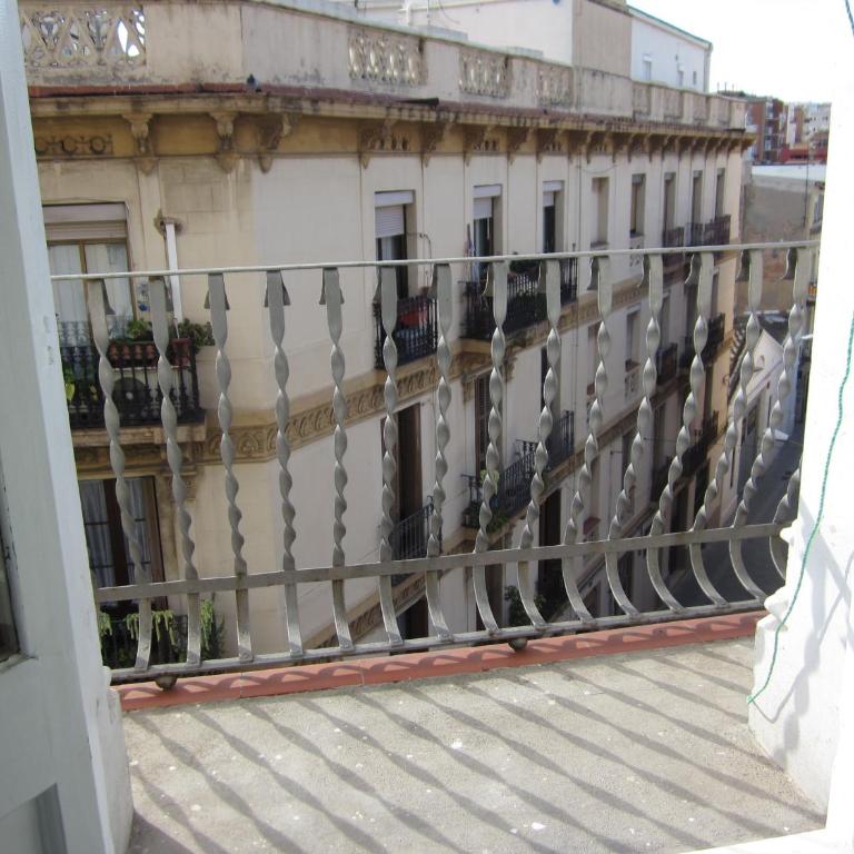 Fira Plaza España Apartment 3ʳᵈ Floor Balcony - Three-Bedroom Apartment - 22
