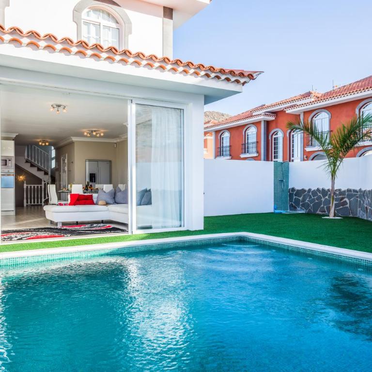 LUXURY WHITE VILLA with sea view, heated pool - Villa - 48