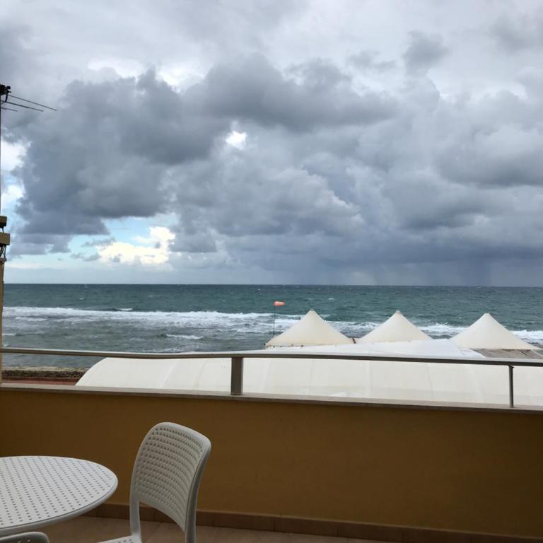 La Conchiglietta - Deluxe Double Room with Balcony and Sea View - 5