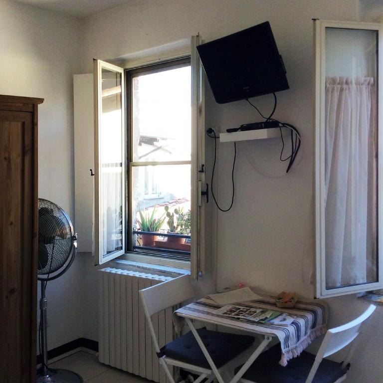 Mavi's bedrooms - Camera Doppia con Letti Singoli e Bagno in Comune - 6