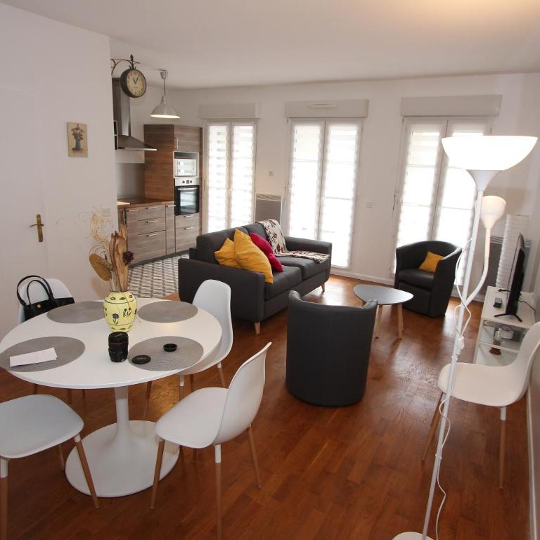 Appartement face Vallée Village et très proche Disney - Apartment - 1