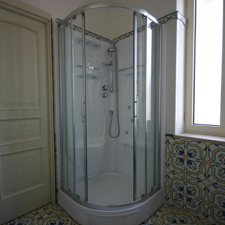 Sorrento Inn Guesthouse - Camera Familiare (2 Adulti + 2 Bambini) - 3