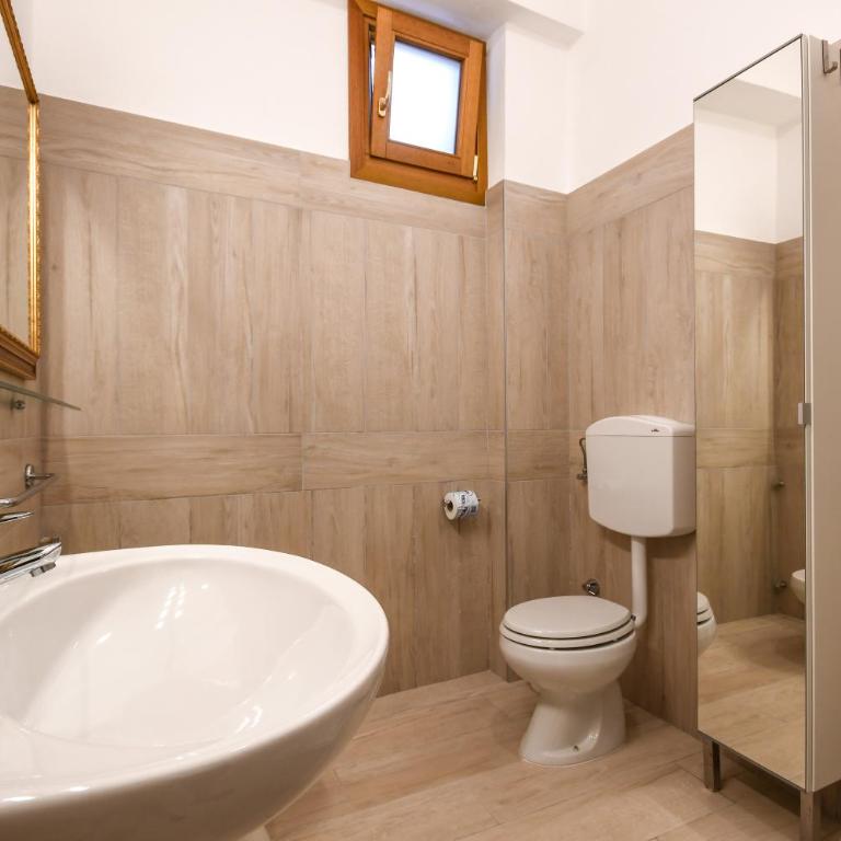 La Villa Fasano - Appartamento con 2 Camere da Letto e Vista Lago - 1