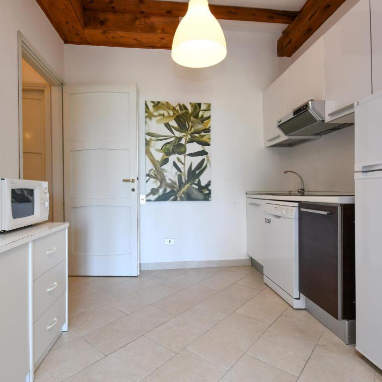 La Villa Fasano - Appartamento con 2 Camere da Letto e Vista Lago - 4