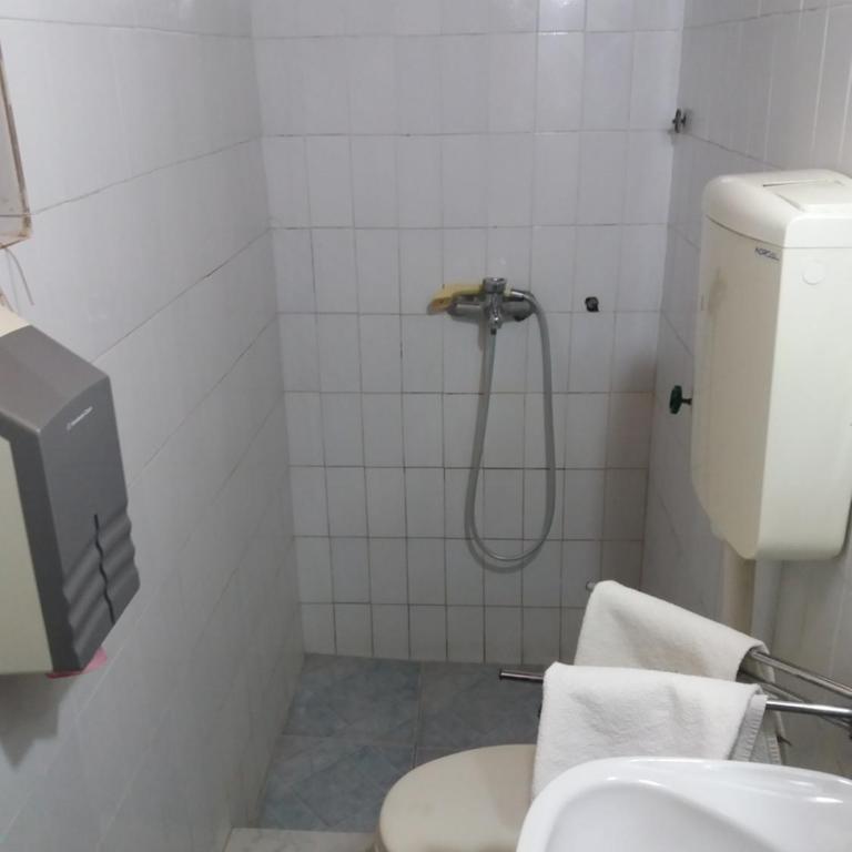 LAZAREV KONAK - Dvokrevetna Soba s Pomoćnim Ležajem - 2