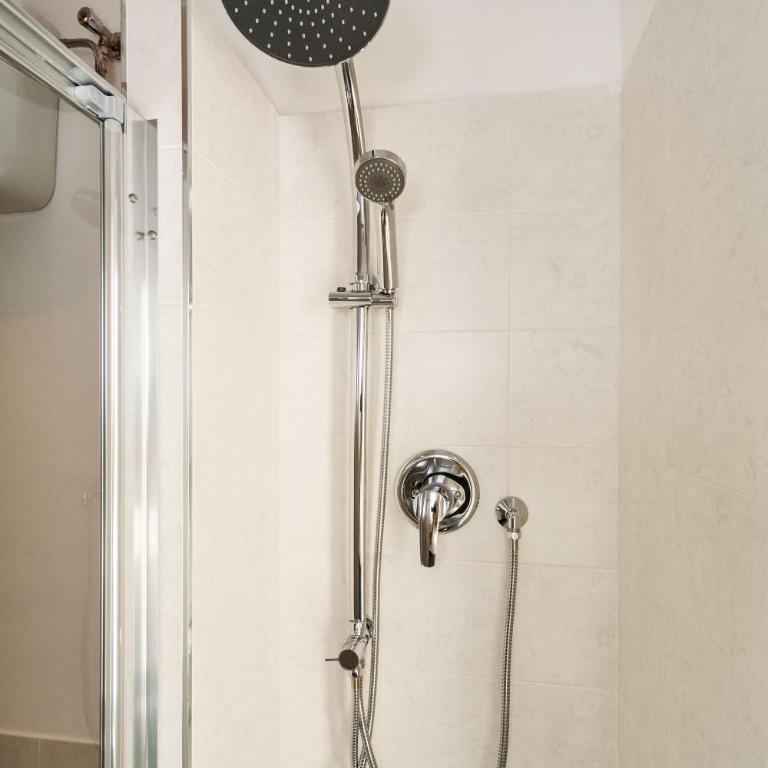 Girovagando B&B - Camera Matrimoniale/Doppia con Letti Singoli con Bagno Privato Esterno - 6