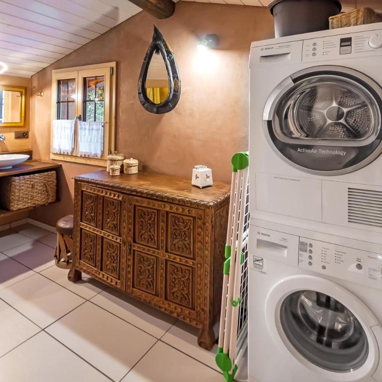 Charming Little Chalet for 6 People & Free Ski Lockers - Chalet - 27