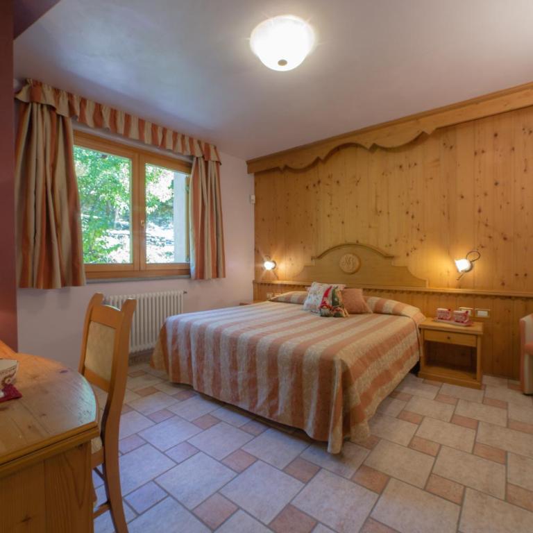 Hotel Lo Fleyé - Camera Matrimoniale con Vista Giardino - 2