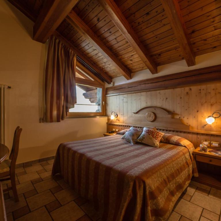 Hotel Lo Fleyé - Camera Familiare - 4