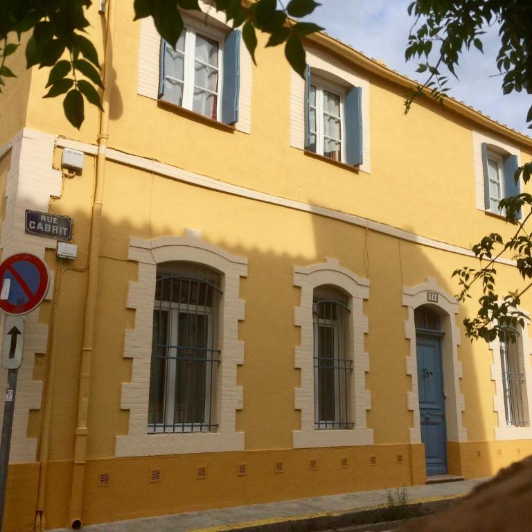 THE YELLOW HOUSE - Two-Bedroom Apartment - 2