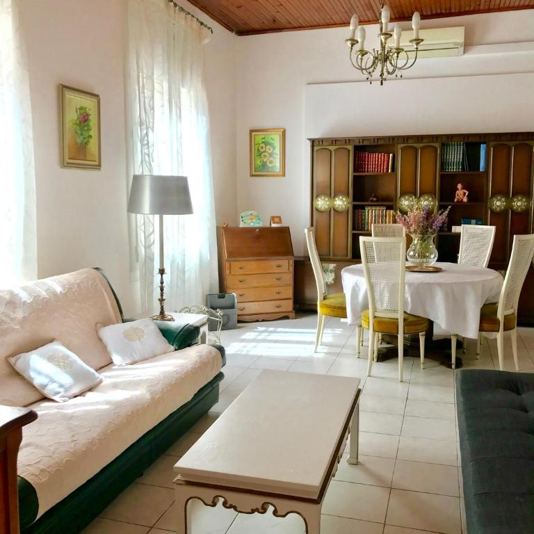 THE YELLOW HOUSE - Two-Bedroom Apartment - 6