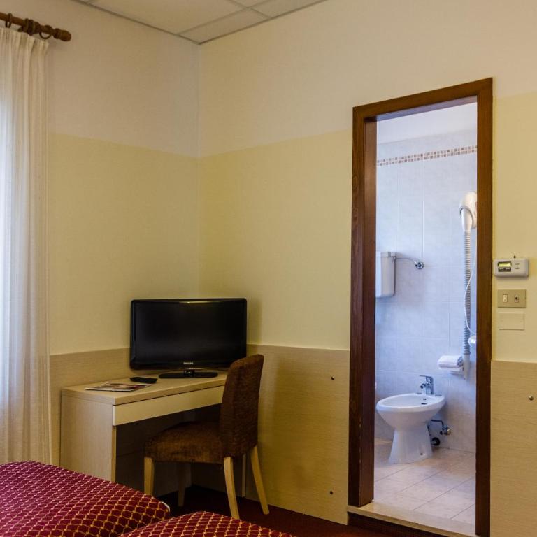 Hotel Sant'Ilario - Standard Quadruple Room - 4