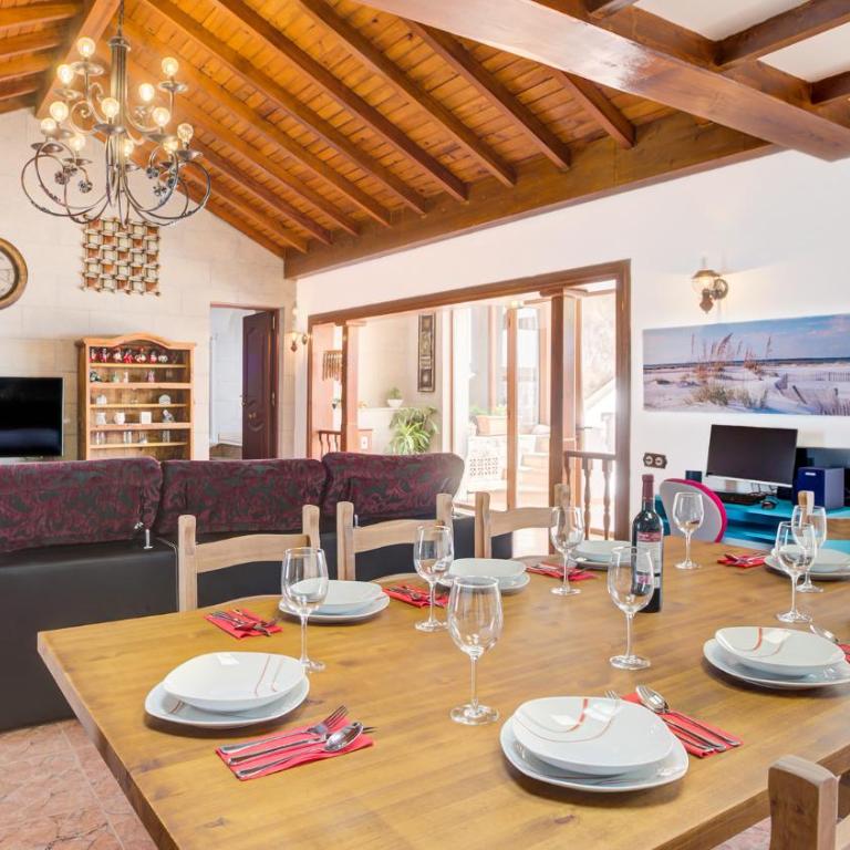 Daniel Luxury House Caleta - Four-Bedroom House - 4